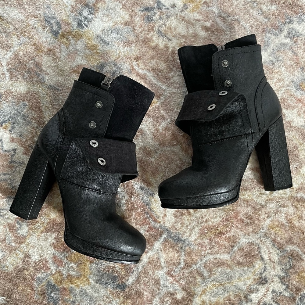 Vera Wang Marilyn Booties Black Leather EUC Size 7 - Picture 3 of 15